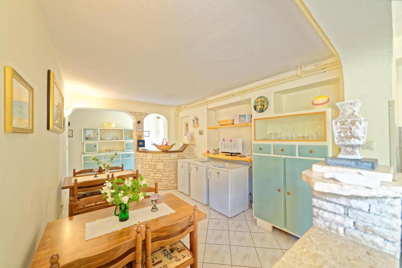 Guest House Jolanda เมดูลิน ภายนอก รูปภาพ