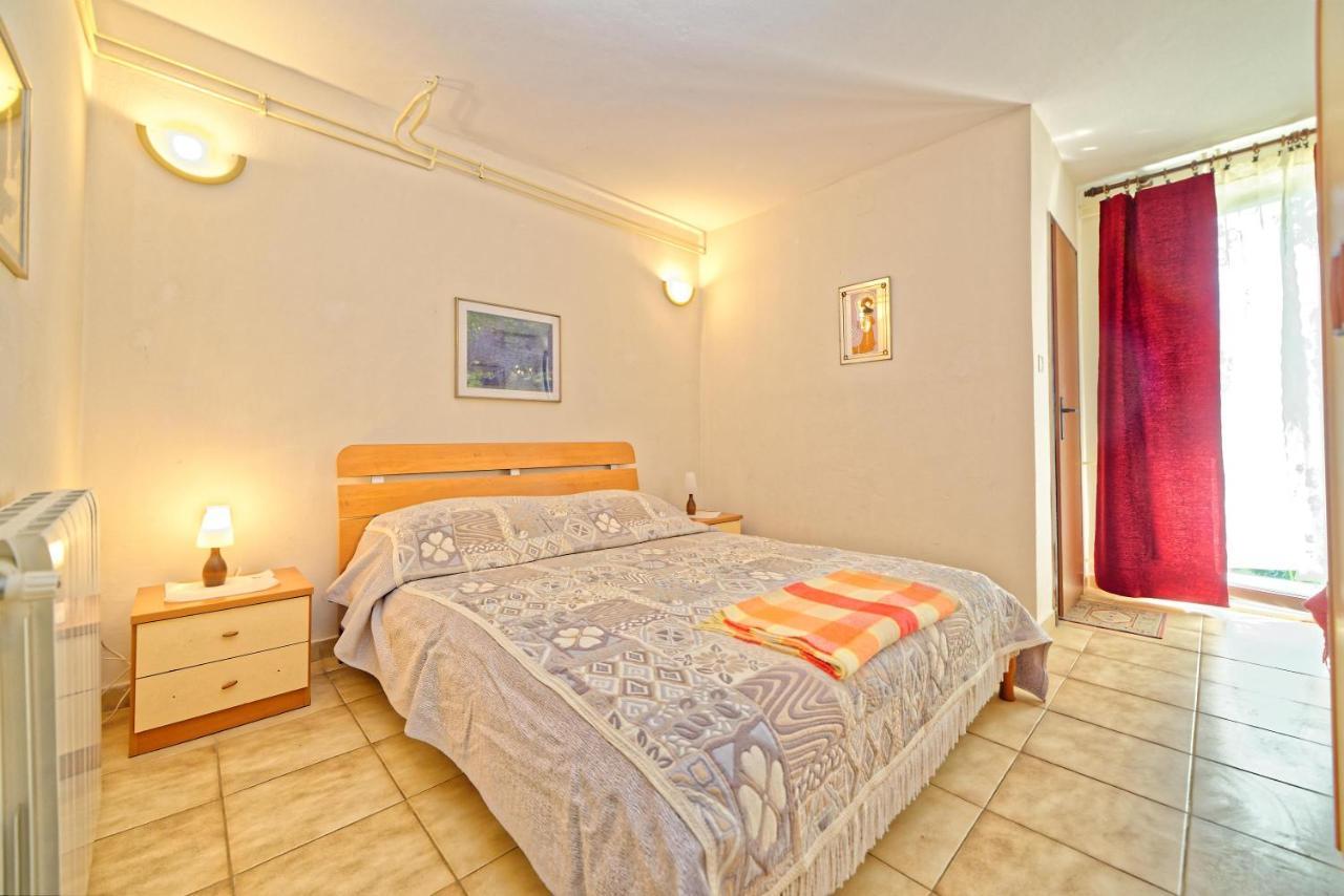 Guest House Jolanda เมดูลิน ภายนอก รูปภาพ