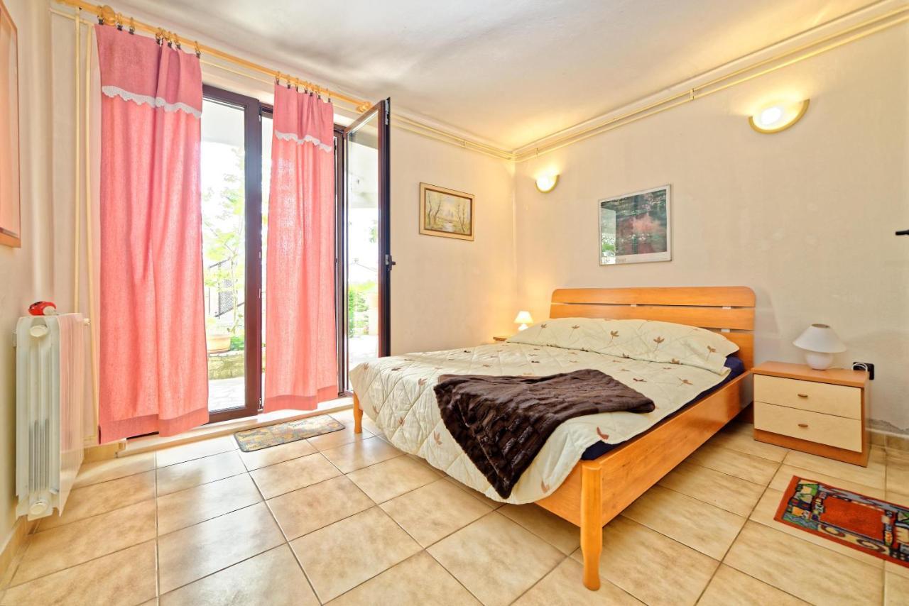 Guest House Jolanda เมดูลิน ภายนอก รูปภาพ