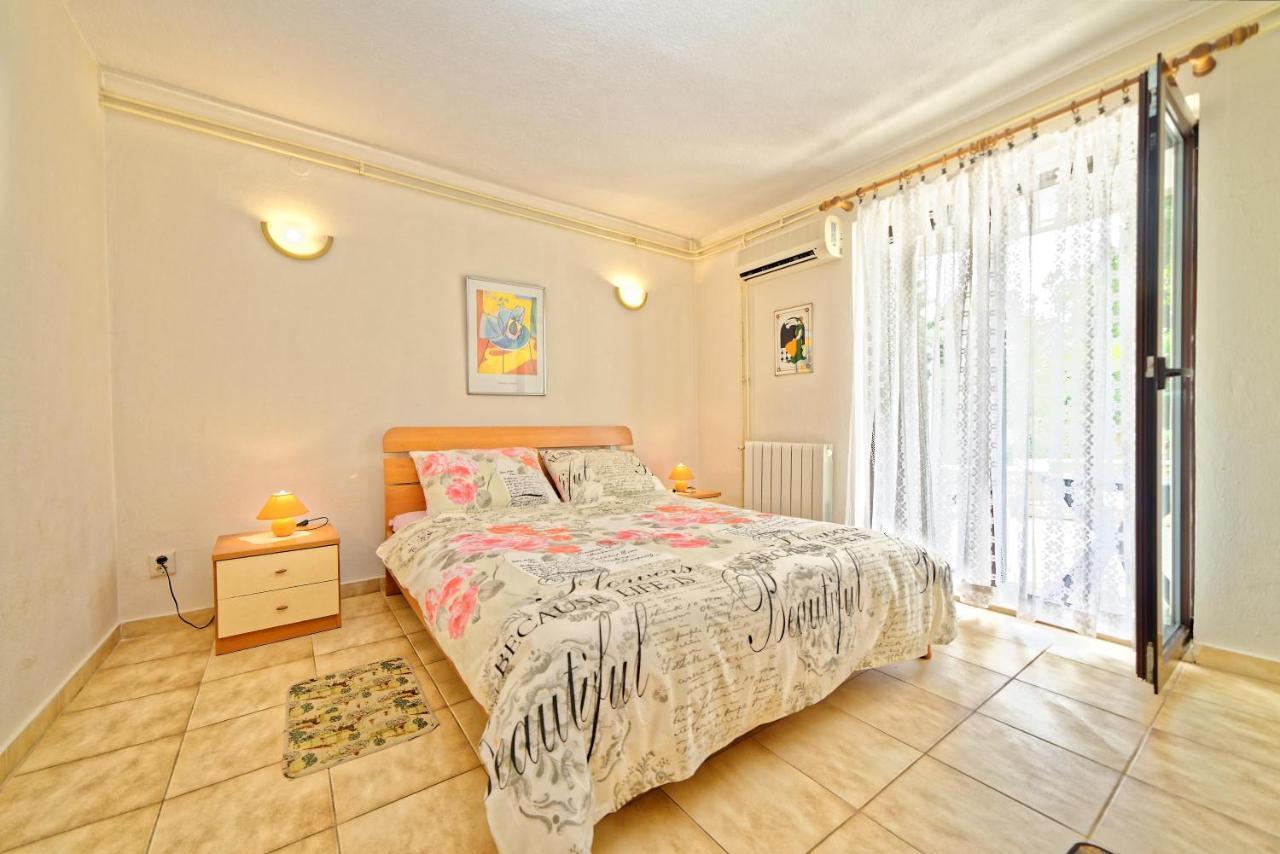 Guest House Jolanda เมดูลิน ภายนอก รูปภาพ
