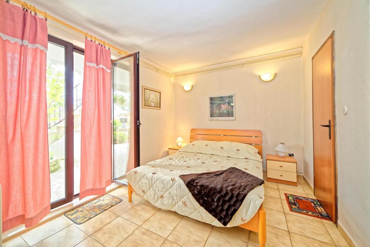 Guest House Jolanda เมดูลิน ภายนอก รูปภาพ