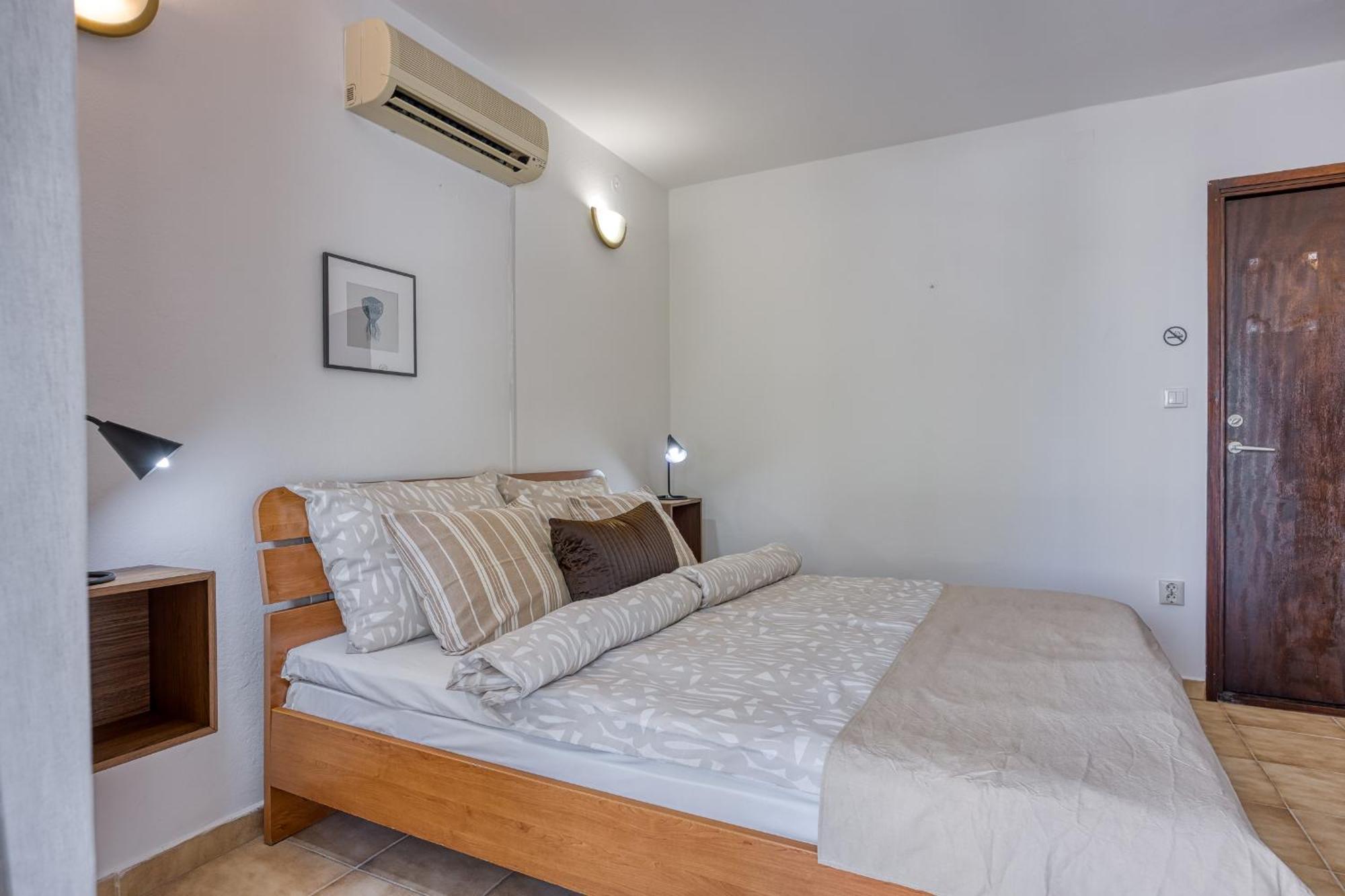 Guest House Jolanda เมดูลิน ภายนอก รูปภาพ