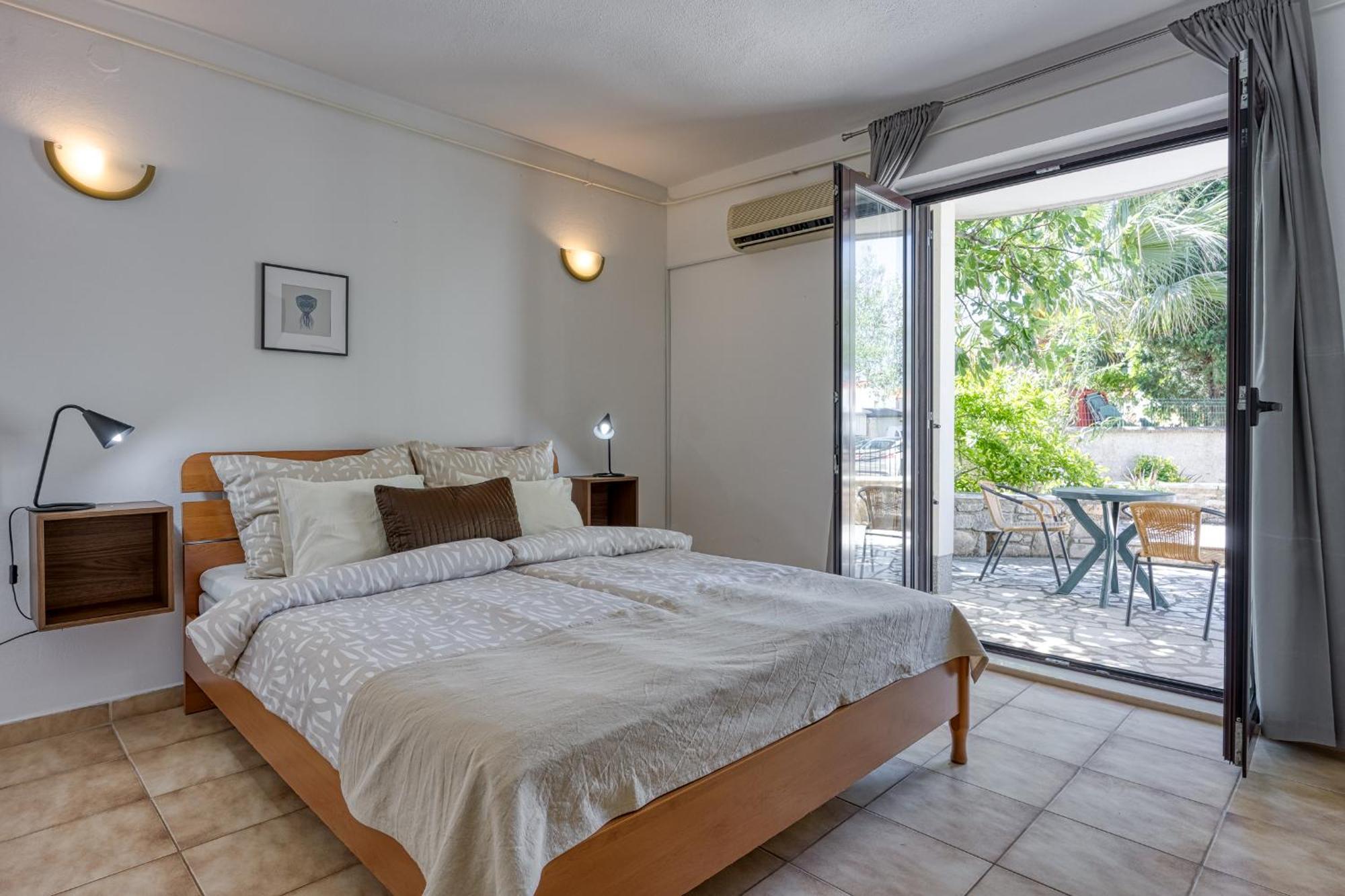Guest House Jolanda เมดูลิน ภายนอก รูปภาพ